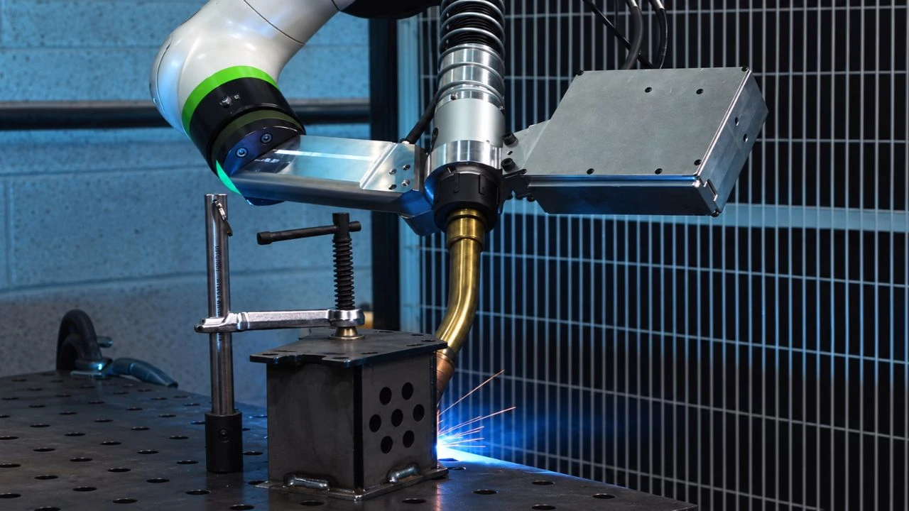 Lincoln Electric incorpora IA física a soldadura robótica